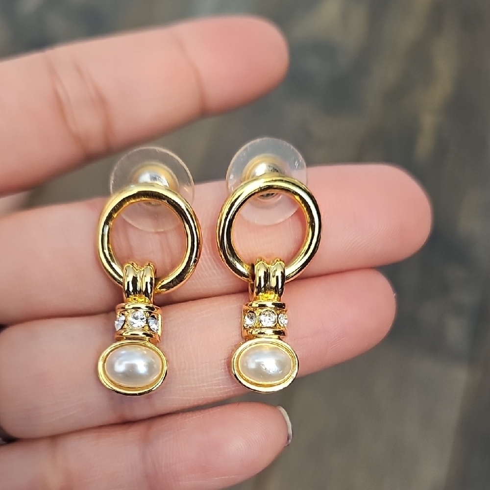 VINTAGE Elegant Gold Toned Pearl Earrings